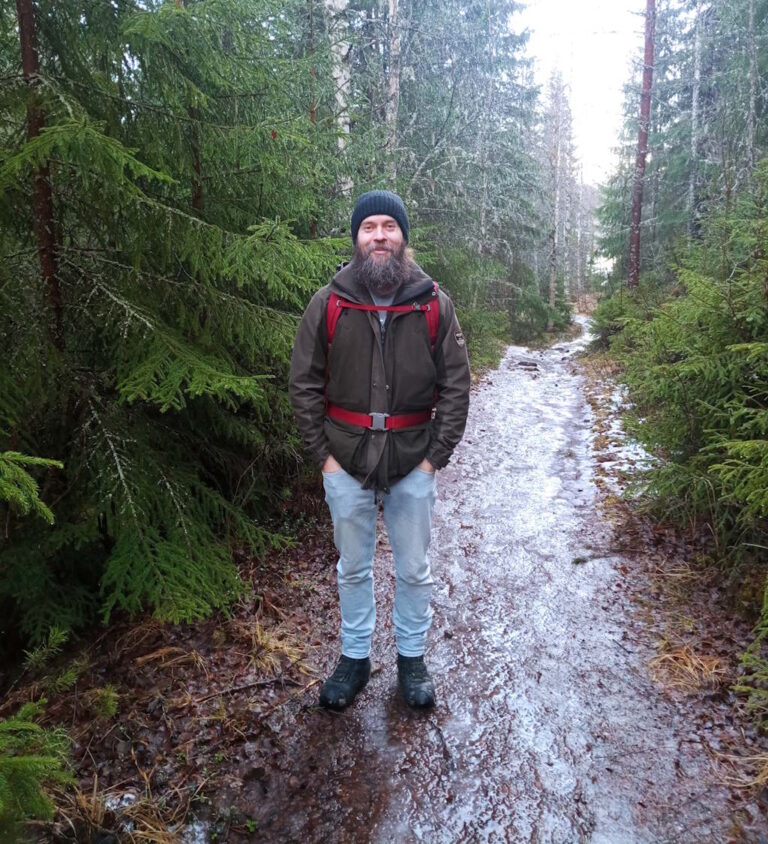 Andreas auf einem Waldweg